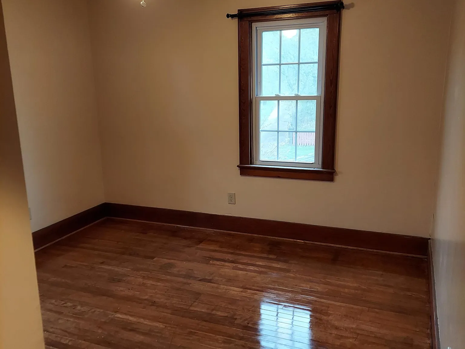 398 S Main St — Photo 3