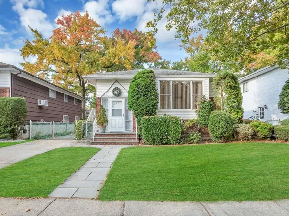 (undisclosed Address), Williston Park, NY 11596