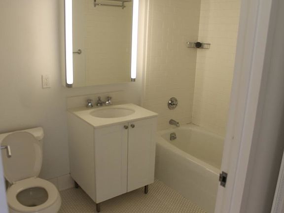 5th image of 4540 Center Blvd APT 2902