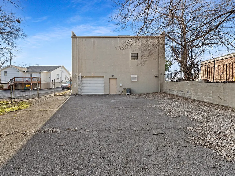 306 Orlando Ave — Photo 21