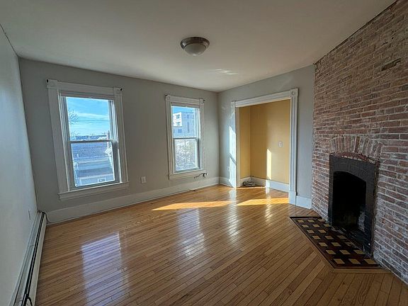 Western windows in living area with lots of light