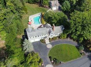 4 Dogwood Dr, Chester, NJ 07930