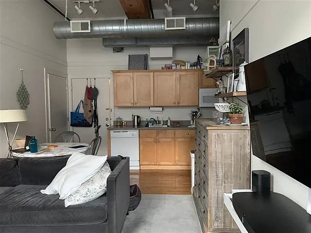 1020 Adams St #301 — Photo 3