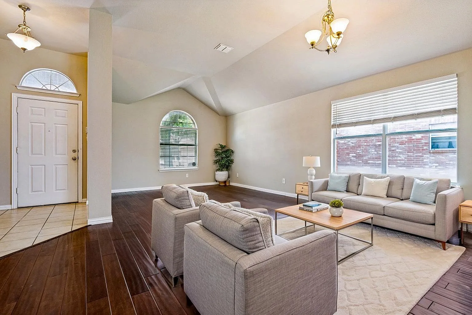4 bed, 2061 sqft, $2,650 — Photo 3