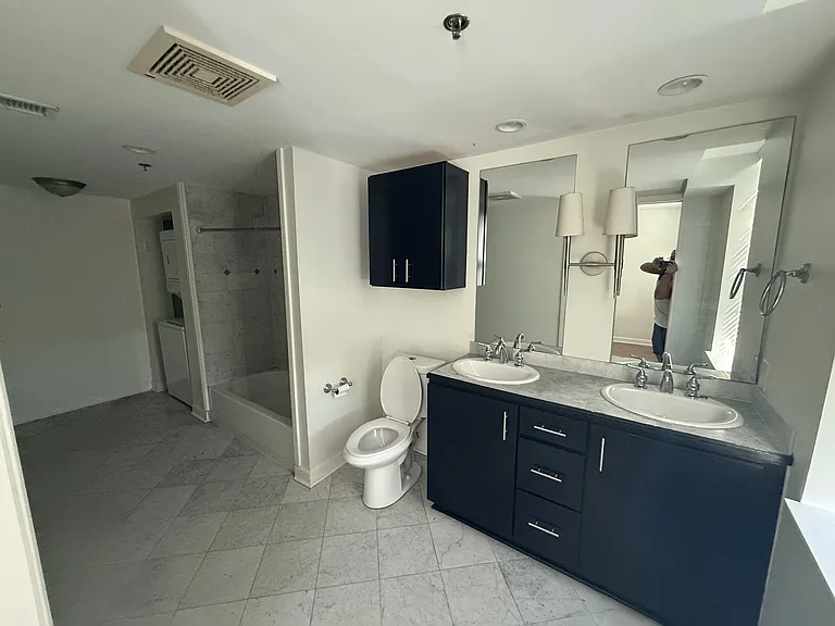 827 N State St #306 — Photo 7