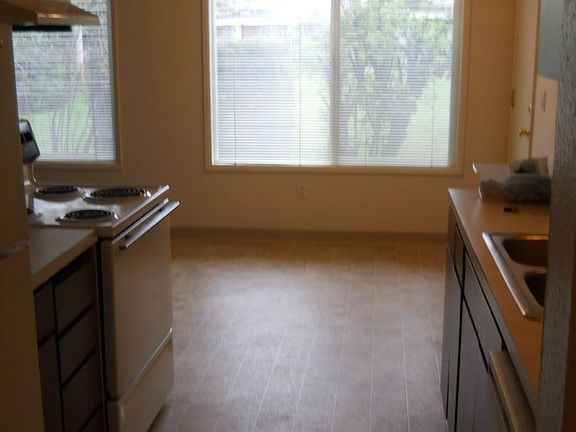 4th image of 117 NE Clark Ave #28