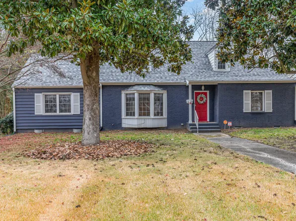 612 N Main St, Louisburg, NC 27549