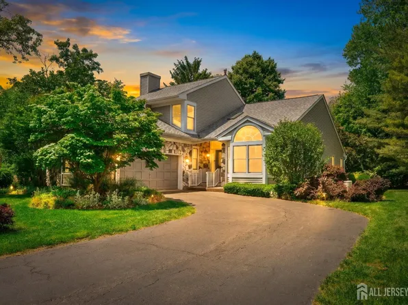 22 Boxwood Dr, Princeton, NJ 08540