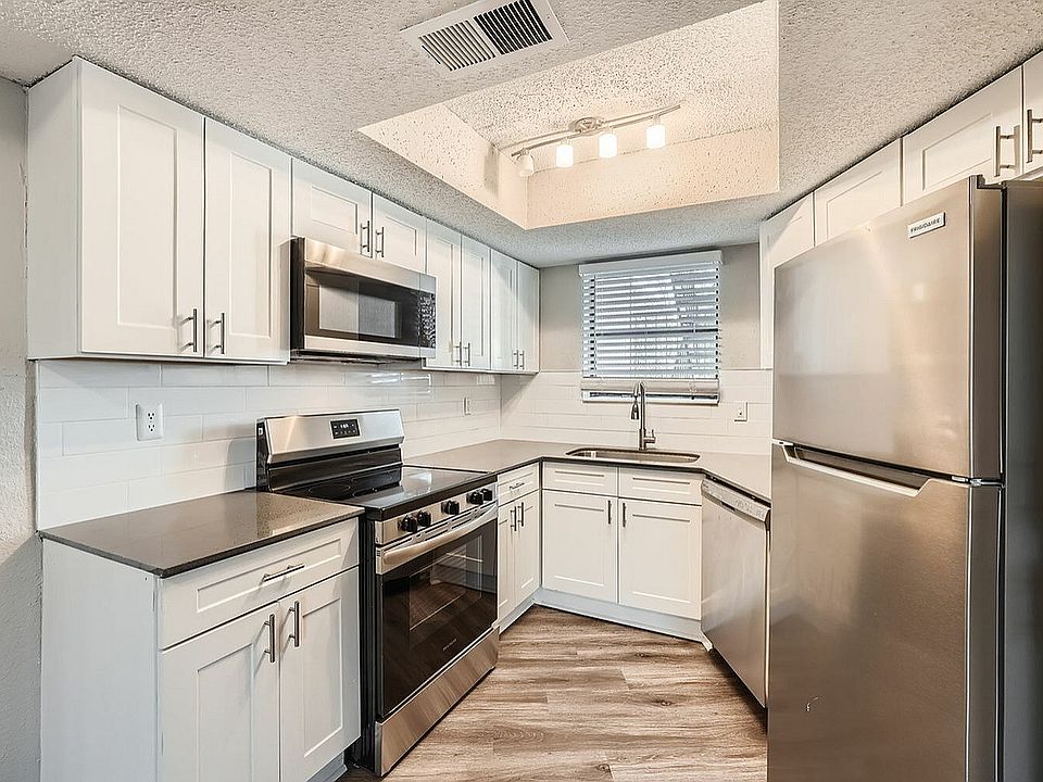 7200 Wallace Rd Unit 721 - Web Quality - 006 - 08 Kitchen
