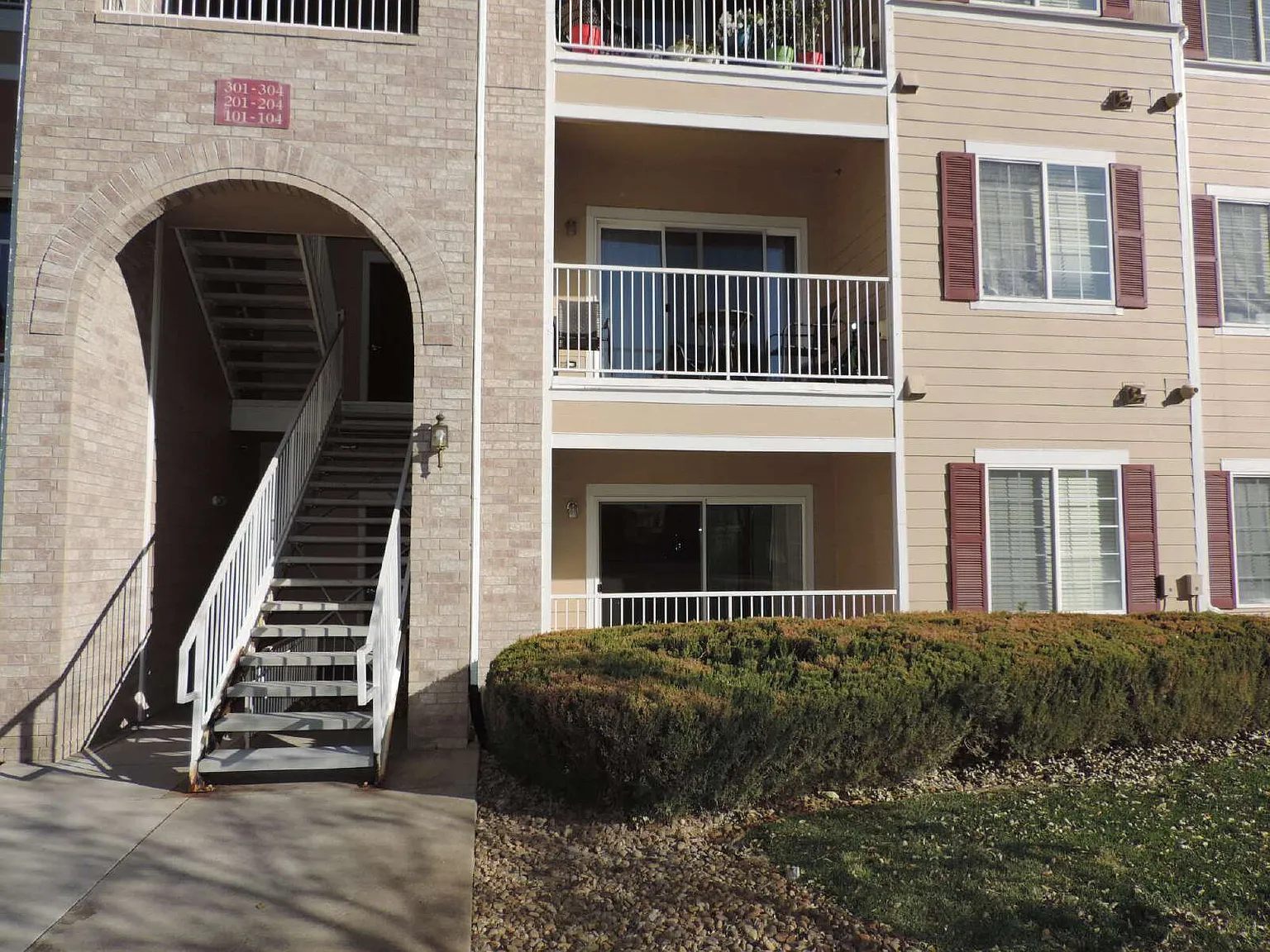 2 bed, 2.0 bath, 1037 sqft, $1,600 — Photo 2
