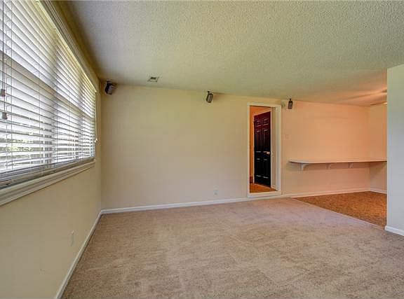 4th image of 2632 Glenrose Ave