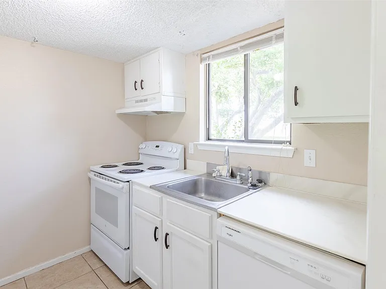 15919 Golf Club Dr #111 — Photo 5