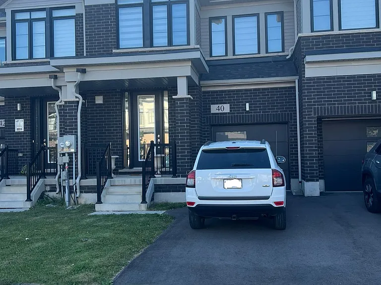 40 Freedom Cres — Photo 1