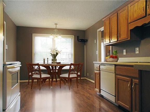 4th image of 3321 Dabney Ln