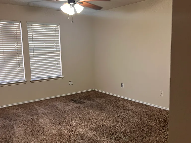 1017 Alexandria Dr — Photo 17