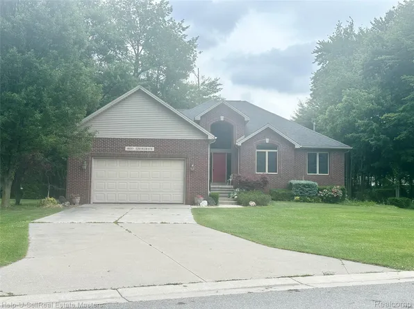 3120 Aberdeen Ct, Port Huron, MI 48060