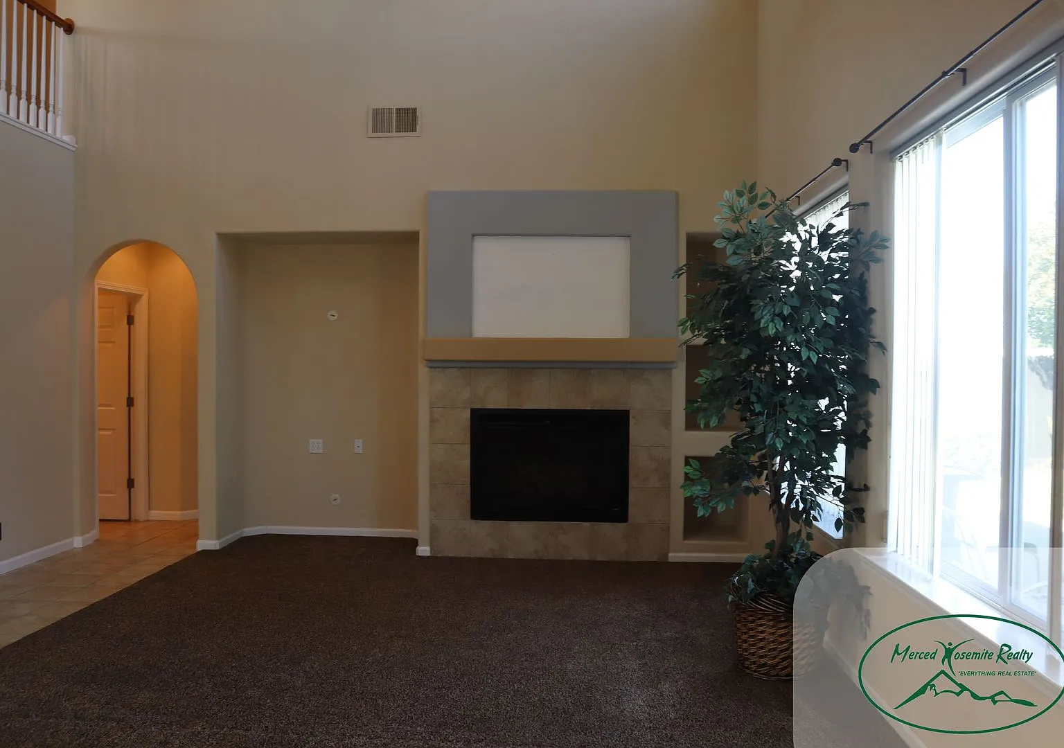 Apply Now! 4 bd 3bath 2,676 sq. ft. — Photo 4