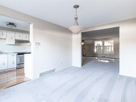5th image of 95 Oakbrook Dr APT G