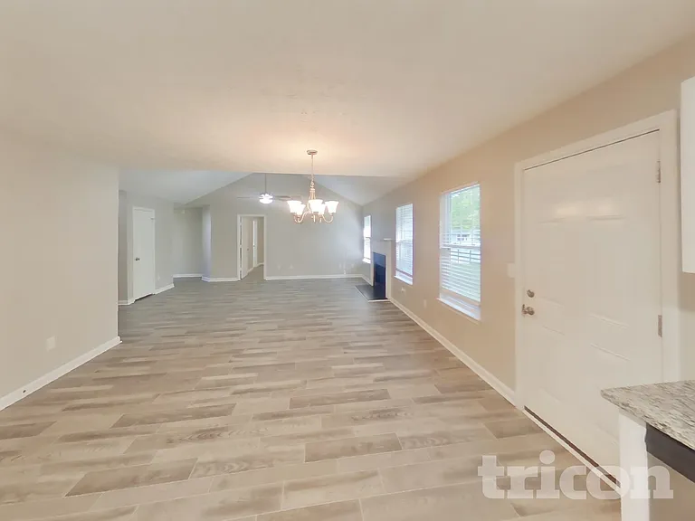 1411 Pebble Ridge Ln — Photo 6
