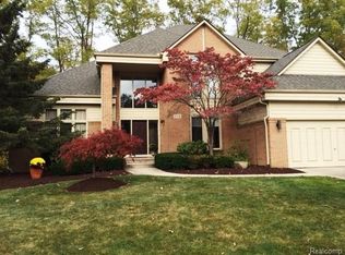 5259 Park Ridge Ct, West Bloomfield, MI 48323
