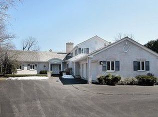 233 N Deere Park Dr E, Highland Park, IL 60035