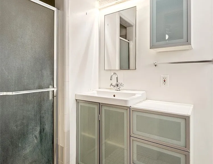 5851 Woodman Ave — Photo 23