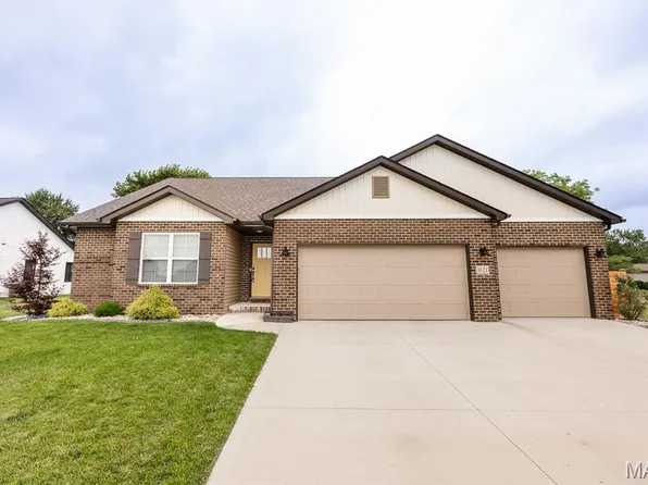 1121 Menominee Trl, Mascoutah, IL 62258