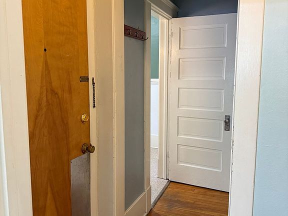 3rd image of 914 Vaughn St APT 2