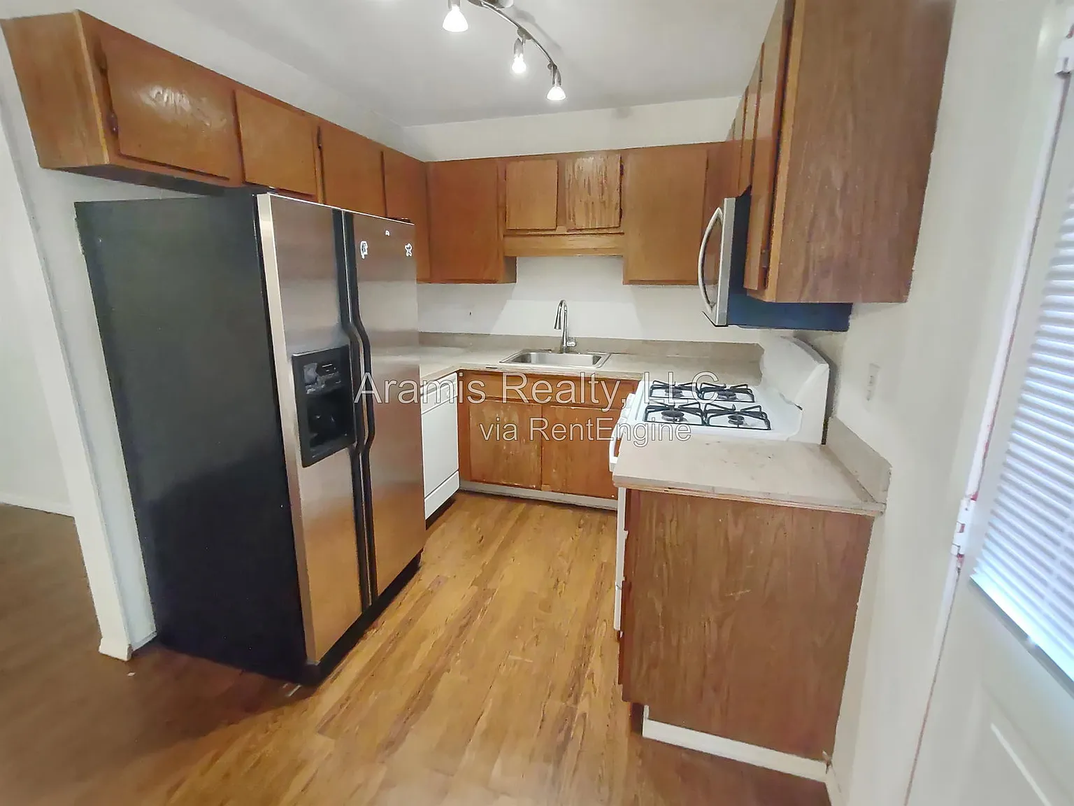 3 bed, 2.5 bath, 1700 sqft, $1,195 — Photo 2