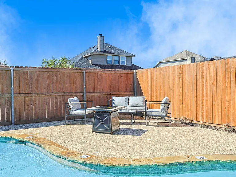 215 Nottingham Dr — Photo 33