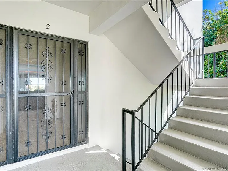 1289 NE Ocean Blvd #2 — Photo 8