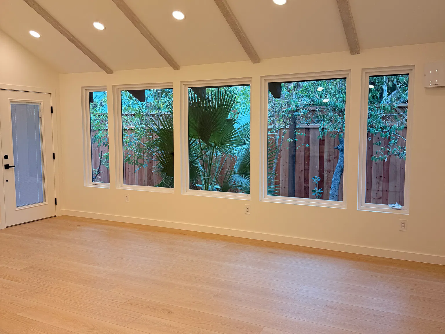 1 bed, 700 sqft, $5,200 — Photo 4