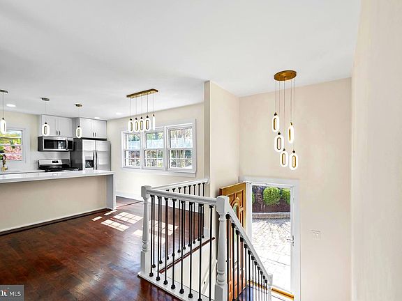 4th image of 6019 Marilyn Dr