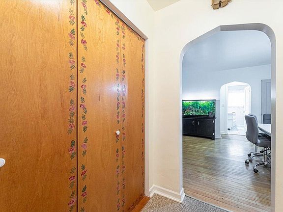3rd image of 5 N Myrtle St