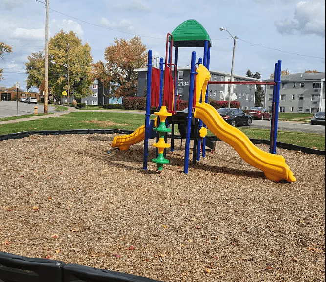 Columbus Park Apartments — Photo 24
