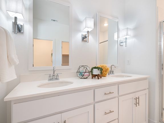 Owner s bath with dual sinks