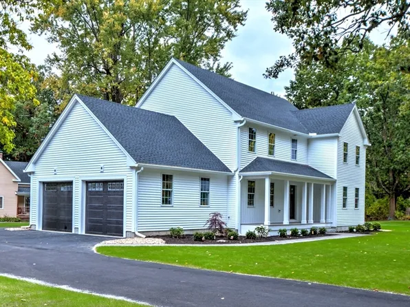 2 1st St, Tyngsboro, MA 01879