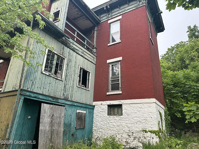 3rd image of 13 Kimball Street