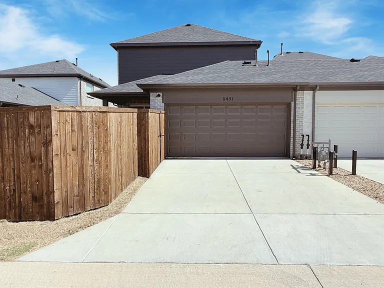 11451 Chepstow Cres — Photo 28