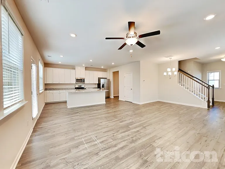 317 Knowles Pl — Photo 2