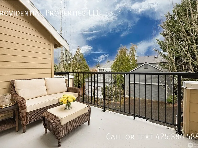 1947 NE Killian Ln #1 — Photo 13