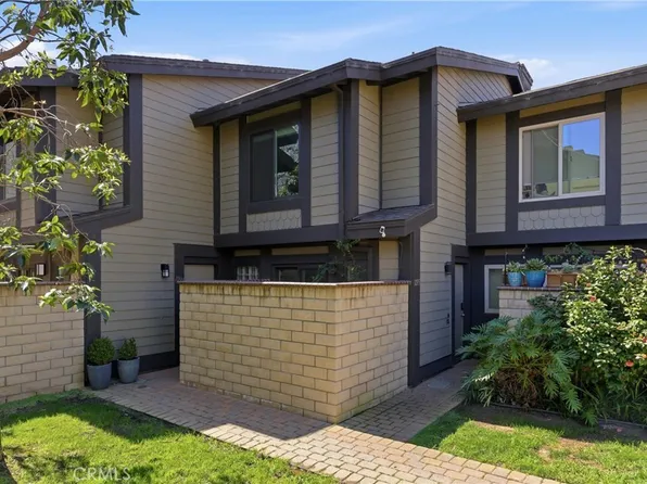 1095 Mesa Bluff Dr, Costa Mesa, CA 92627