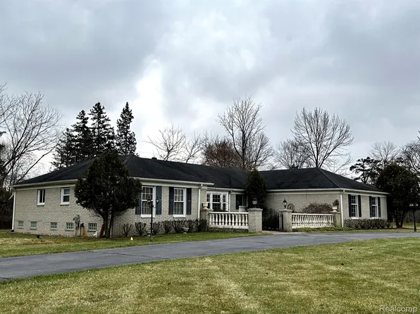 33641 Brittany Dr, Farmington Hills, MI 48335