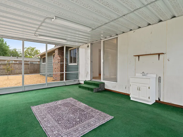 762 Garland Ave — Photo 17