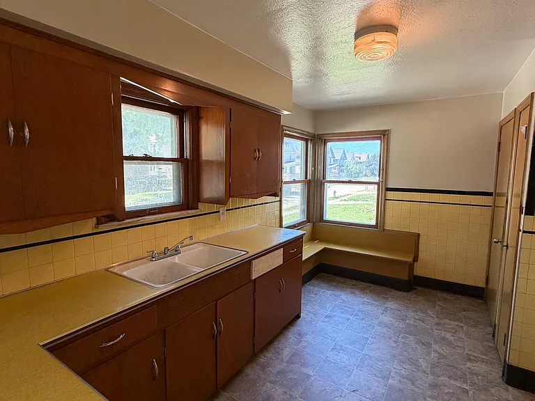 4052 Washington Park Blvd — Photo 5