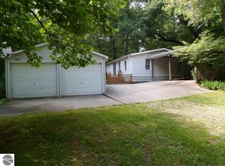 9848 N Mission Rd, Clare, MI 48617