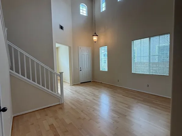 1147 Azalea Way, Simi Valley, CA 93065