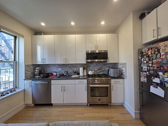 3rd image of 233 W 21st St APT 6D