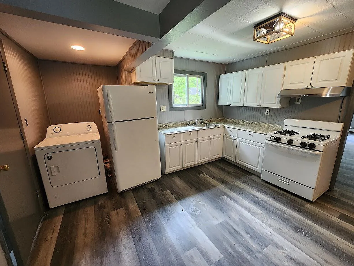 3 bed, 1254 sqft, $2,400 — Photo 3