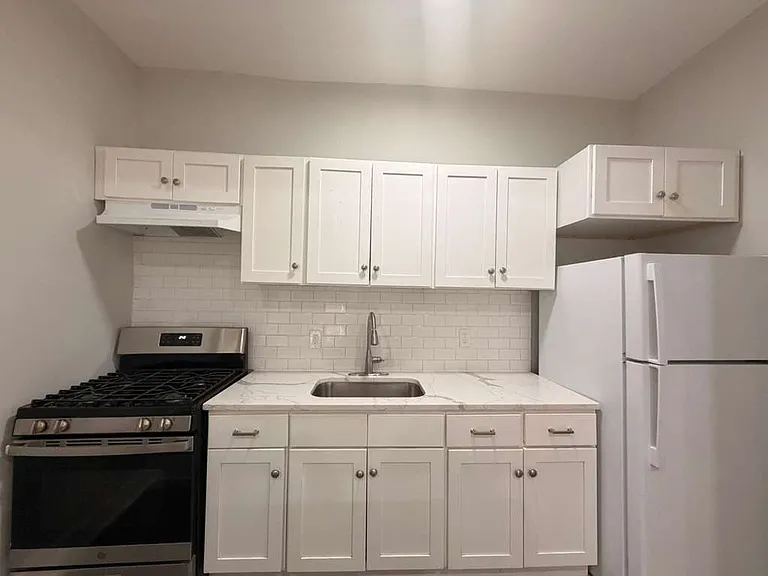 23 Hallock St #D1 — Photo 8